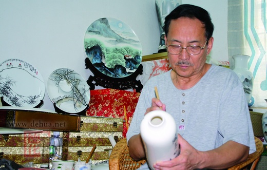 黃聰敏:特立獨(dú)行的瓷畫藝術(shù)家