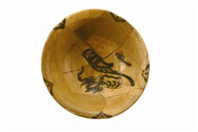 圖2 唐長(zhǎng)沙窯青釉褐彩鳥(niǎo)荷盆 內(nèi)底
